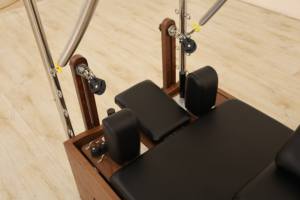 Walunt Pilates Réformateur Machine Équipement Demi Trapèze Noir Aluminium Yoga Formation <span class=keywords><strong>Maison</strong></span> Chêne Bois Pilates Réformateur Avec Tour - Product Image 2