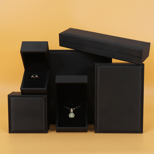 Caja de Joyería de Terciopelo de Lujo con Logotipo Personalizado de Fábrica, Caja de Joyería de Cuero PU Negro para Anillos, Pulseras, Collares, Colgantes y Pendientes - Product Image 1