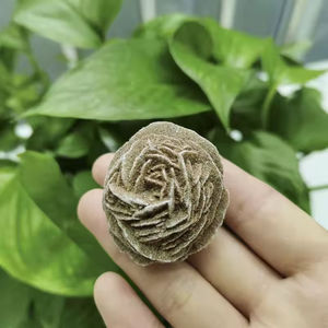 คริสตัลธรรมชาติคุณภาพสูงแกะสลักลายกุหลาบดำแห่งทะเลทรายแบบหยาบ สำหรับงานฝีมือ ตกแต่งบ้านตามหลักฮวงจุ้ย ขายส่ง - Product Image 1