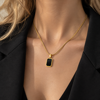 Collier rectangulaire double face pour homme et femme, incrustation nacre et noire, pendentif réversible, chaîne serpent dorée, bijoux à porter au quotidien