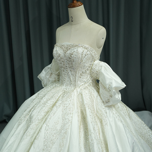 Vestido de Novia Vintage de Satén con Mangas Abullonadas y Diamantes, Vestido de Novia con Cuentas en el Centro 6584 - Product Image 6