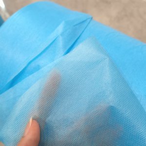 Rouleau de tissu non tissé SMS 12 g/m² pour draps de lit jetables de salon de beauté et housses de lit médicales - Product Image 3