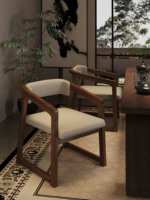 Fauteuil de salle à manger moderne en bois massif avec assise rembourrée en cuir PU et dossier incurvé |   Conception ergonomique pour une utilisation à la maison et à l'hôtel