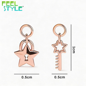 จี้รูปแม่กุญแจและกุญแจสแตนเลสสตีลเคลือบ PVD สีทองหลากสีสันแบบกำหนดเองได้ ดีไซน์รูปดาว สำหรับสร้อยคอ สร้อยข้อมือ และต่างหู - Product Image 5