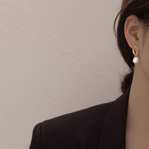 Gümüş 925 gerçek altın kaplama düzensiz tatlı su doğal barok inci kadın küpe toptan - Product Image 6