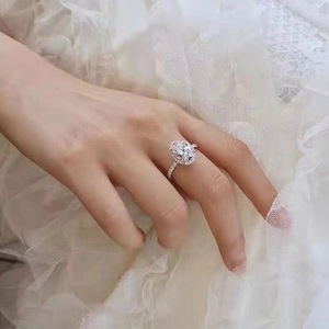 Bague de fiançailles en argent sterling S925 avec diamant à haute teneur en carbone, simulation de diamant moissanite, diamant surdimensionné de 4 carats - Product Image 4