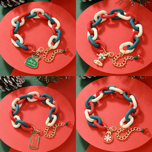 สร้อยข้อมือเสน่ห์คริสต์มาสสีแดงสีเขียวโซ่พลาสติกดีไซน์ทรงเรขาคณิตของขวัญสำหรับผู้หญิงเครื่องประดับ - Product Image 1