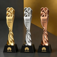 JINZUN Nouveauté 2026 Trophée en résine torsadée avec logo personnalisé, base en or, argent et cristal, pour récompense d'entreprise