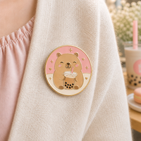 Broche en métal créative et mignonne en forme d'animaux pour badges, accessoires personnalisés, épingles en émail dur et souple plaquées, motif Capybara buvant du thé Boba
