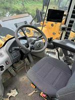 Pala Gommata Usata Volvo L250G L250E L250F L250H L150 L180 L220 L250 L350 con Accessori: Pinza per Tronchi, Lama da Neve, Spazzatrice, Martello Demolitore