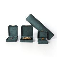 Fabrikverkauf Grünes Samt-Schmuckbox-Set für Halskette, Armband, Ohrringe, Ring, Maßgefertigte Celadon-Samtbox mit Geprägtem Logo