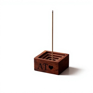 Brûleur d'encens artisanal avec gravure personnalisée, porte-bâtonnets aromatiques, diffuseur d'arômes décoratif en bois, utilisation toute saison, décoration intérieure - Product Image 1