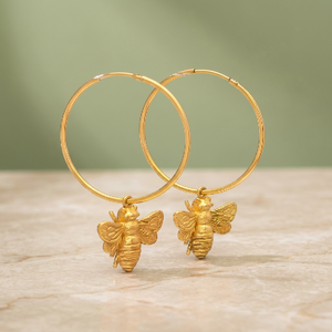 Boucles d'oreilles créoles classiques haut de gamme avec motif papillon en argent sterling 925 plaqué or 18 carats, cadeau de fiançailles pour femme - Product Image 4