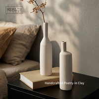 Vase moderne en porcelaine nordique Merlin Living, finition mate, accessoires en céramique de luxe, décoration d'intérieur avec vases décoratifs colorés