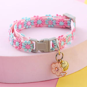 <span class=keywords><strong>Collar</strong></span> floral ajustable para mascotas con dijes de corazón y frutas, perfecto para mascotas pequeñas - Product Image 3