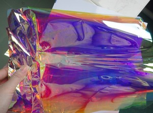 Pellicola arcobaleno iridescente dicroica rossa viola da 40 Micron per produrre ricchi effetti di colore su varie applicazioni - Product Image 3