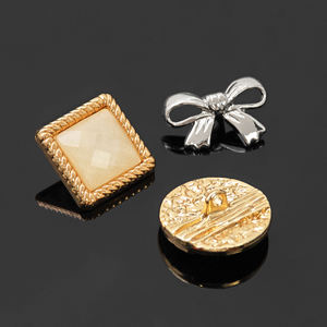 Botones Personalizados de Fábrica KUNSHUO, Botones de Concha, Estrella de Mar, Forma Irregular, Vástago de Metal, Botones Elegantes para Ropa de Mujer - Product Image 4