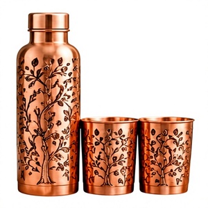 Juego de Botellas de Agua de Cobre Hechas a Mano con Grabado de Árbol y 2 Tazas a Juego - Product Image 1