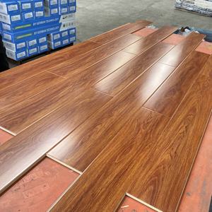 Parquet de espiga impermeable HDF grano de madera de alta densidad Super AC clase muestras gratuitas <span class=keywords><strong>suelo</strong></span> <span class=keywords><strong>laminado</strong></span> para decoración de interiores. - Product Image 6