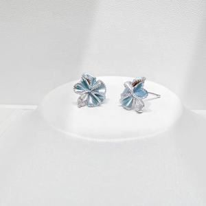 Pendientes pequeños de plata 925 con forma de estrella de mar esmaltada, hipoalergénicos, para niños, con diseño de flor, para mujer, ideales para el verano. - Product Image 4