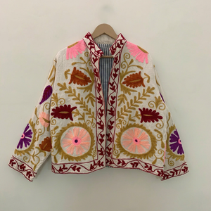 Chaqueta blanca de algodón con bordado Suzani hecho a mano para mujer, elegante diseño floral con hilo, estilo bohemio, abierta por delante, corta. - Product Image 1