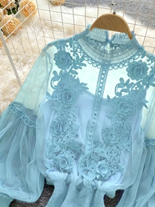 Conjunto de Blusa y Camiseta de Encaje Lavanda para Mujer Talla Grande SWEET BABE - Blusa Casual Elegante con Cuello Alto - Product Image 5