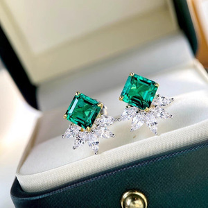 Orecchini a Perno Geometrici a Forma di Marquise Verde per Donne, Design Bicolore per Uso Quotidiano - Product Image 2