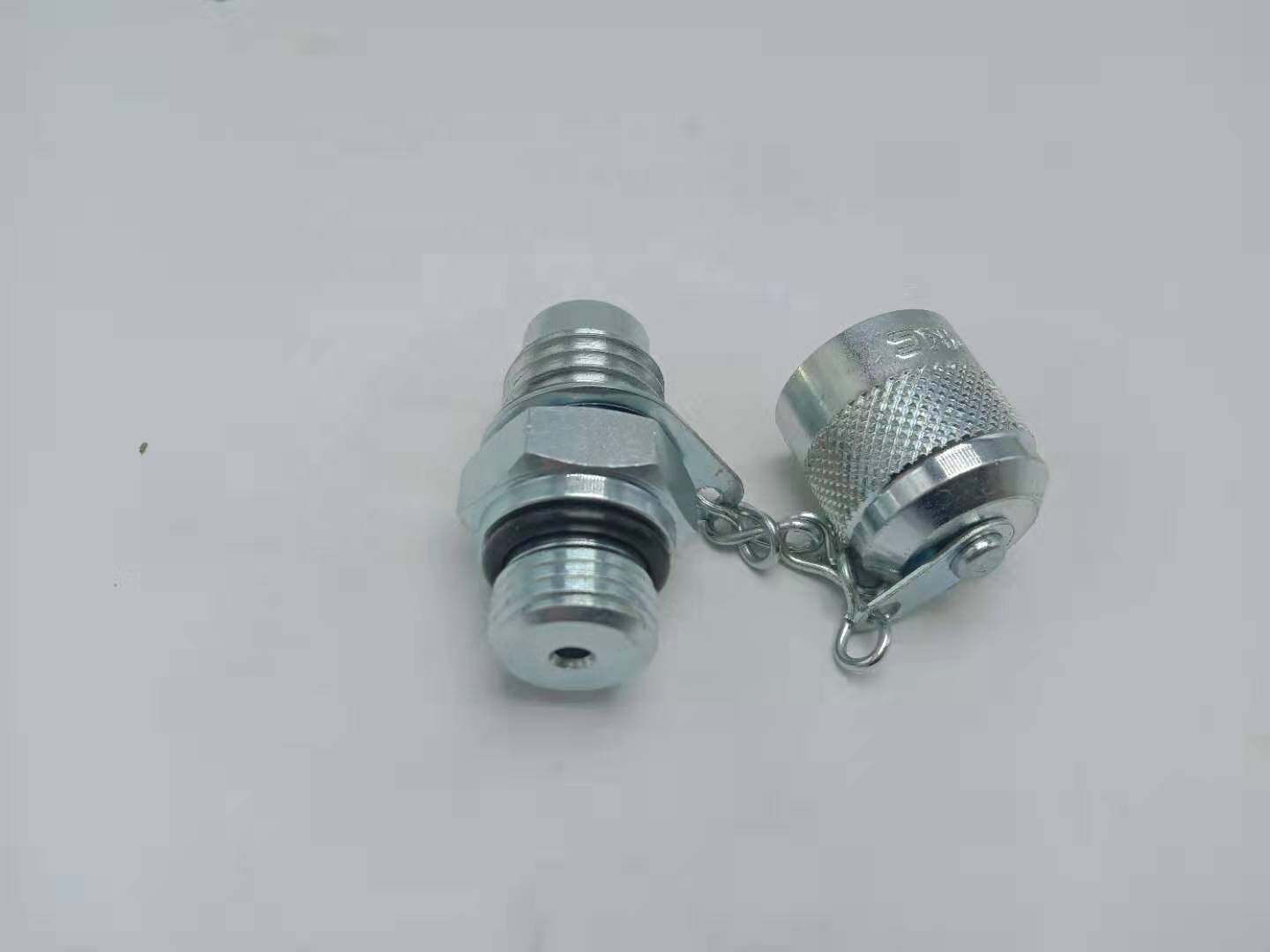 ユッタ Kubota D1105 alternator genuine Kubota part. 12v Only £185+