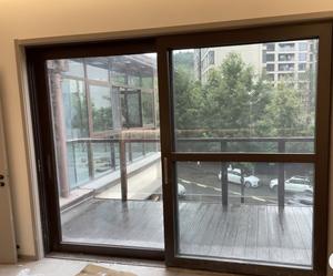 Porte coulissante en aluminium robuste avec <span class=keywords><strong>design</strong></span> minimaliste Beau balcon et verre de patio pour salon, cuisine et entrepôt - Product Image 1