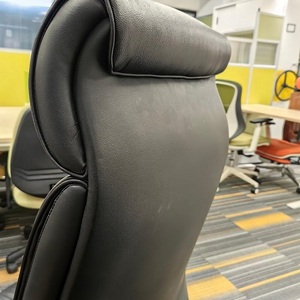 Silla de Oficina Ejecutiva Ergonómica Moderna 761A, Ajustable, de Malla, con Base de Cuero Artificial - Product Image 4