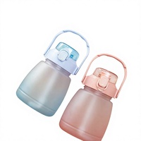 Vente en gros 1100ml dégradé sport bouteille d'eau solide anti-chute en plastique à boire directement pour les enfants et les étudiants