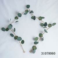 Guirlande d'eucalyptus vert floqué de 1,8 m en gros pour arche de mariage - Végétation artificielle