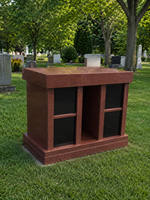 Columbrique en granit rouge rubis, style traditionnel, monument funéraire, design américain