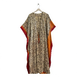 Robe Kaftan Longue en Soie 100% Broderie Florale Vintage, Style Bohème, Faite à la Main, Imprimée, Col en V, Manches Courtes, avec Pompons - Product Image 3