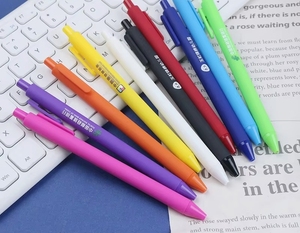 Stylo gel rétractable de 0.5mm avec logo personnalisé de haute qualité Macaron multicolore Gel de silice fabriqué en plastique durable pour la promotion - Product Image 4