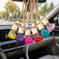En gros, diffuseurs de parfum pour voiture en verre sérigraphié, flacons vides en forme de cœur colorés, pendentifs pour grille d'aération