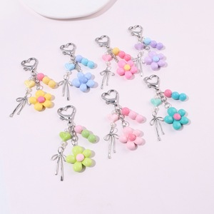 Hot Sale New Colorful Flower Resin Keychain Creative 5 Petal Flower DIY Charm Cute Bag Pendant Key Ring for Women Wholesale - Product Image 2