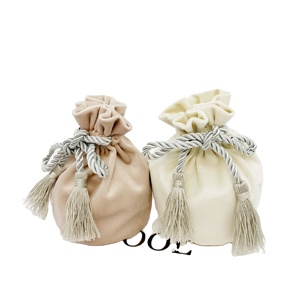Bolsas de Embalaje Personalizadas de Terciopelo Suave de 3x5 Pulgadas para Frascos de Perfume, con Cordón y Borla - Product Image 1