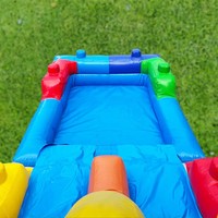 Structure gonflable avec toboggan et piscine au choix