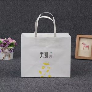 ถุงของขวัญกระดาษคราฟท์วัสดุรีไซเคิลเป็นมิตรกับสิ่งแวดล้อมสำหรับเสื้อผ้าถุงเท้ารองเท้าขนเฟอร์โลโก้ตามสั่ง - Product Image 4