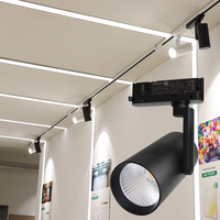 Luz de Riel LED Profesional TL402 de 30W, Ra≥90, UGR<19, Reflector ALANOD, LIFUD DIP 3CCT, Regulable, COB