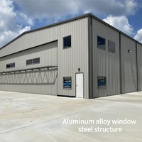 Bâtiment moderne en structure métallique, entrepôt préfabriqué, atelier métallique, hangar, conception industrielle personnalisée, cadre durable, galvanisation à chaud