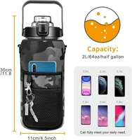 Botella de Agua Deportiva de Plástico de 2L para Exteriores, Venta al Por Mayor del Fabricante, con Funda Protectora Térmica de 64oz y Correa de Transporte