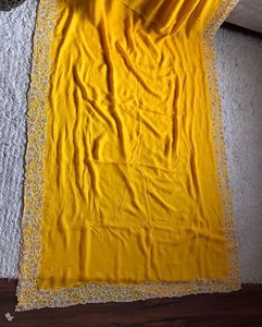 Sari en organza de soie élégant avec bordure perlée et motif ajouré, idéal pour les mariages, les soirées, les festivals et les occasions spéciales - Product Image 4