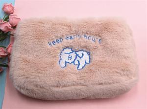 Trousse de <span class=keywords><strong>maquillage</strong></span> en tissu éponge avec logo personnalisé de Royal Fair, pochette en peluche molletonnée douce mignonne avec logo brodé - Product Image 3