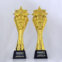 Cadeaux Souvenirs 2026 Nouveau Design Trophée Étoile en Résine Dorée Trophée en Cristal Personnalisé Récompenses Créatives pour Équipes MH-T593