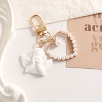 Porte-clés élégant style INS en perles, breloque vintage en résine blanche en forme de cœur de chérubin, accessoires pour sac, cadeau pour femme, vente en gros