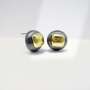 Precio de fábrica: Pendientes grandes geométricos de plata de ley 925, chapados en oro bicolor, con perlas, estilo hip hop, gruesos, estilo western. - Product Image 4