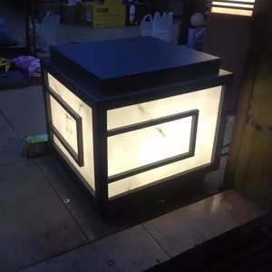 Lámpara Solar LED de Columna Redsheng, Cuadrada, de Aleación de Aluminio para Exteriores, con 5 Años de Garantía - Product Image 3