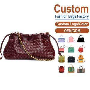 Sac bandoulière personnalisé en cuir pleine fleur tressé – Sangle chaîne dorée |   Disponible en plusieurs couleurs |    Esthétique riche et noble - Product Image 1